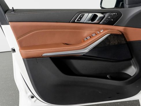 Used 2025 BMW X7 xDrive40i w/ M Sport Package image 45