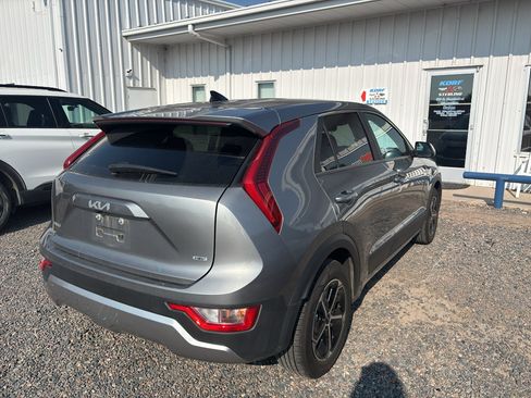 Used 2025 Kia Niro LX FWD image 5