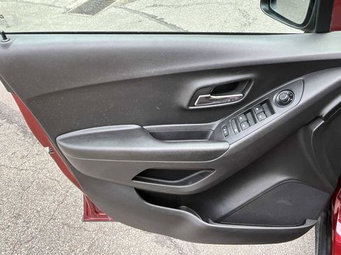 Used 2021 Chevrolet Trax LT w/ Sport Edition image 20
