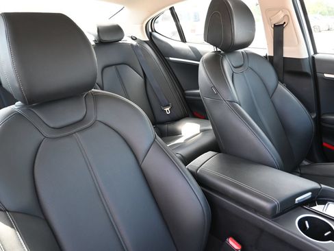 Used 2025 Genesis G70 2.5T RWD image 36