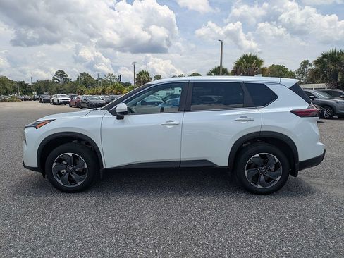Used 2025 Nissan Rogue SV FWD image 6