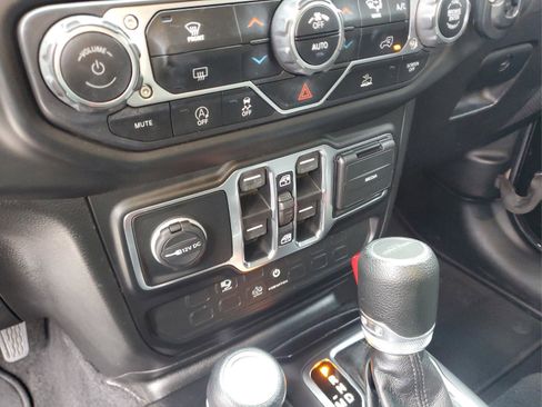 Used 2021 Jeep Gladiator Willys image 18