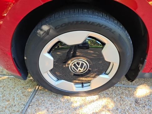 Used 2025 Volkswagen ID. Buzz Pro S Plus AWD/4WD image 9