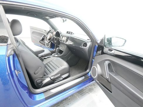 Used 2012 Volkswagen Beetle Turbo FWD image 23