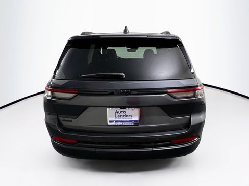 Used 2023 Jeep Grand Cherokee Altitude AWD/4WD image 6
