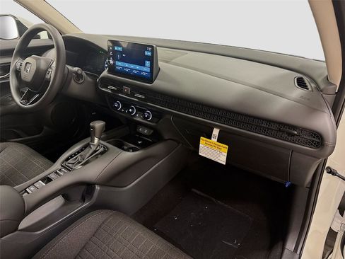New 2026 Honda HR-V LX image 25