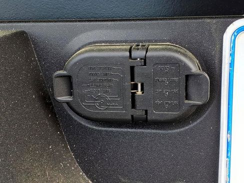 Certified 2025 Toyota Tacoma SR5 image 12