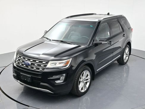 Used 2016 Ford Explorer XLT w/ Equipment Group 202A AWD/4WD image 40