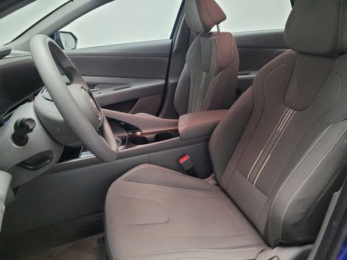 Used 2024 Hyundai Elantra Blue image 17