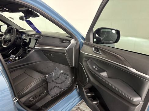 Used 2026 Jeep Grand Cherokee Limited AWD/4WD image 36