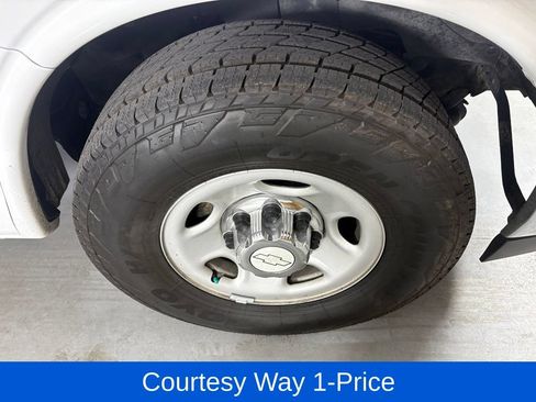 Used 2017 Chevrolet Express 3500 LT w/ LT Preferred Equipment Group RWD image 13