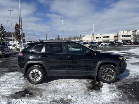 Used 2019 Jeep Cherokee Trailhawk w/ Comfort & Convenience Group image 5