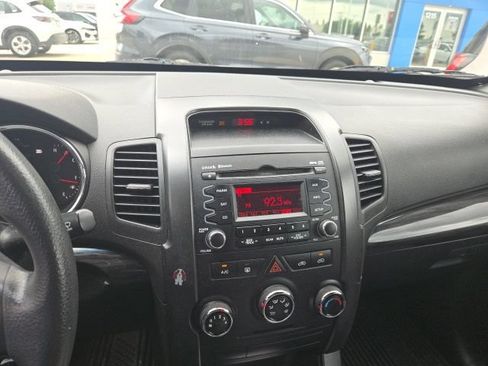 Used 2011 Kia Sorento 2WD image 5