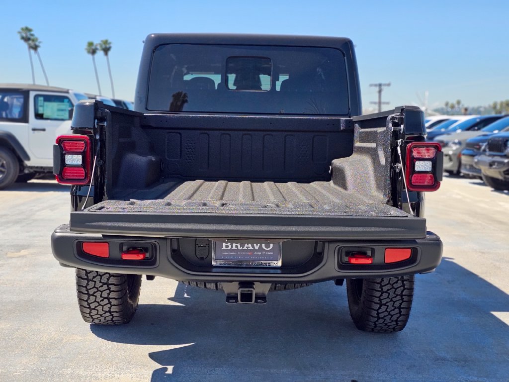 New 2026 Jeep Gladiator Rubicon w/ Steel Power Dome Hood Package AWD/4WD image 7
