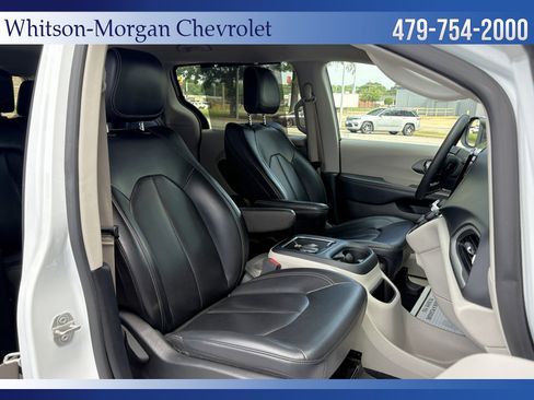 Used 2023 Chrysler Pacifica Touring-L FWD image 37
