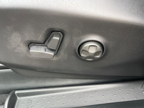 New 2026 Chrysler Pacifica Limited image 17