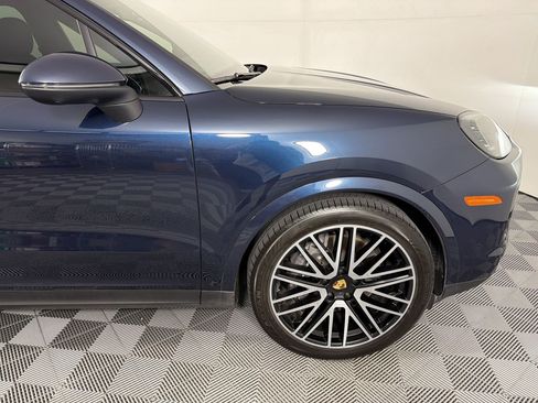 Certified 2024 Porsche Cayenne AWD/4WD image 13