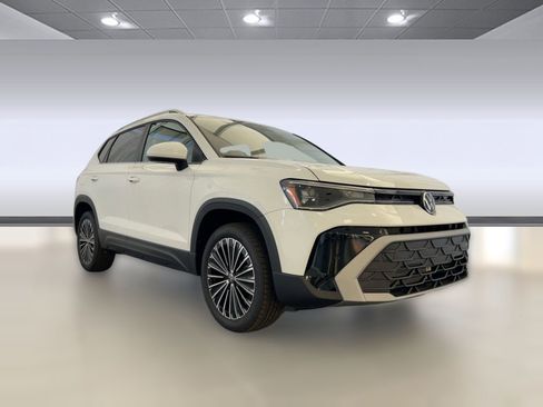 New 2026 Volkswagen Taos SE image 7