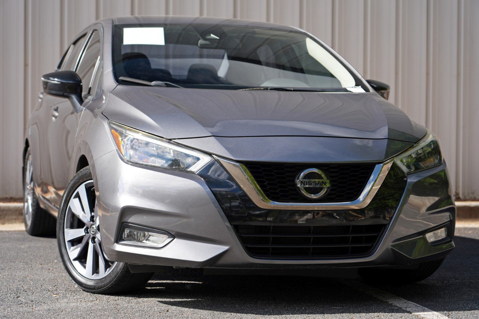 Used 2020 Nissan Versa SR FWD image 2