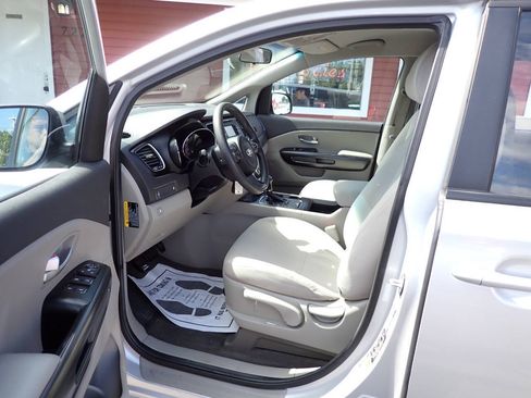 Used 2016 Kia Sedona L FWD image 7