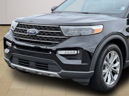 Used 2023 Ford Explorer XLT w/ Equipment Group 202A image 32