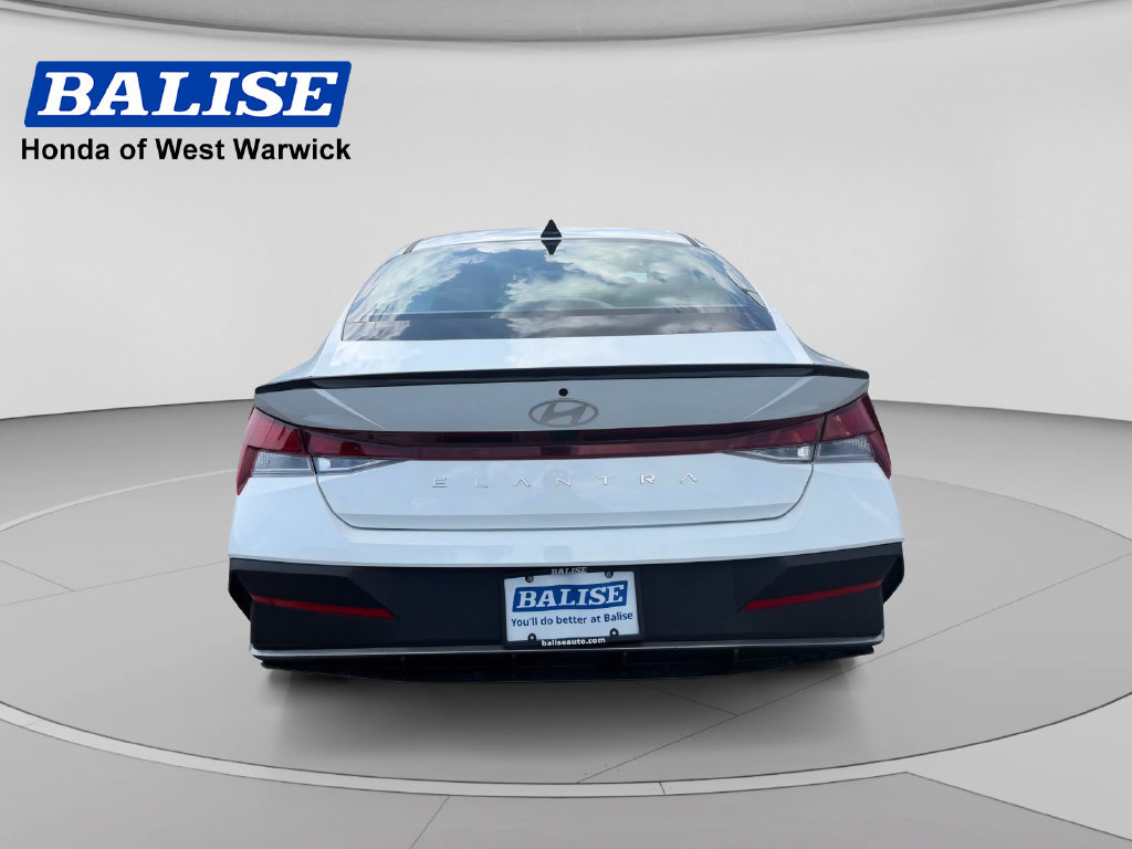 Used 2025 Hyundai Elantra Sport FWD image 4