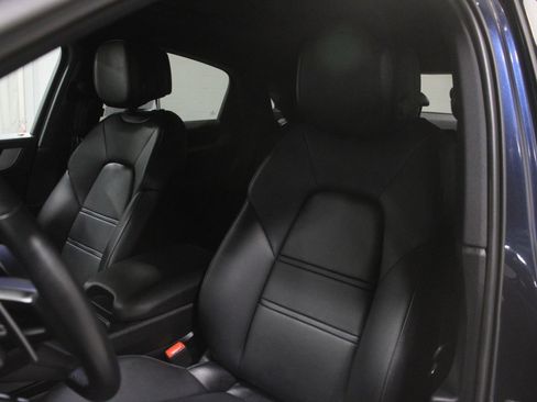 Used 2024 Porsche Cayenne Coupe AWD/4WD image 3
