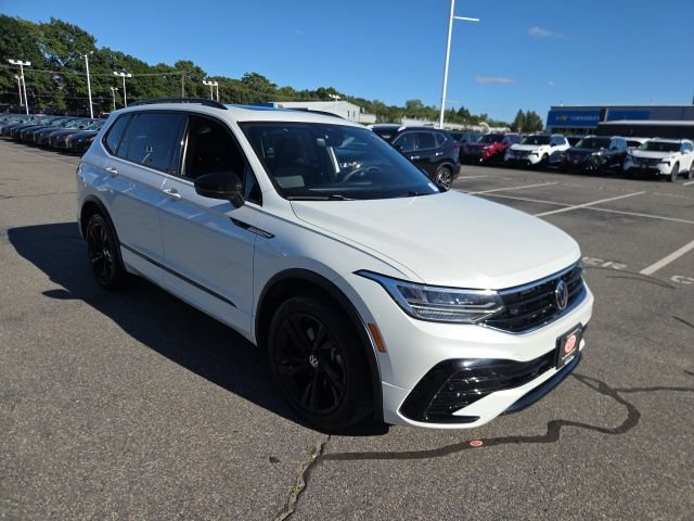 Used 2024 Volkswagen Tiguan SE R-Line AWD/4WD image 3