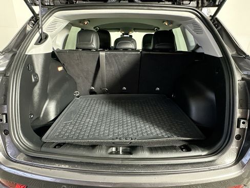 Used 2018 Jeep Compass Latitude w/ Popular Equipment Group image 28