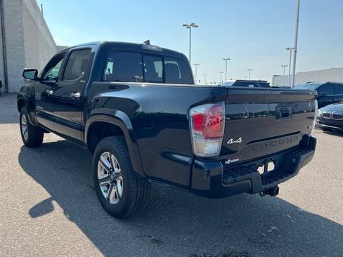 Used 2016 Toyota Tacoma Limited w/ Towing Package AWD/4WD image 3