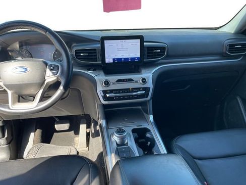 Used 2021 Ford Explorer XLT w/ Equipment Group 202A image 10