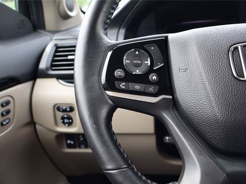 Used 2021 Honda Pilot Touring image 16