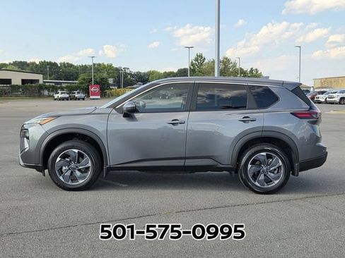 Used 2026 Nissan Rogue SV FWD image 2