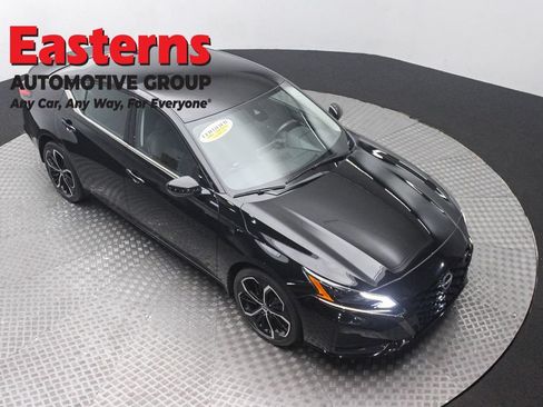 Used 2023 Nissan Altima 2.5 SR AWD/4WD image 3