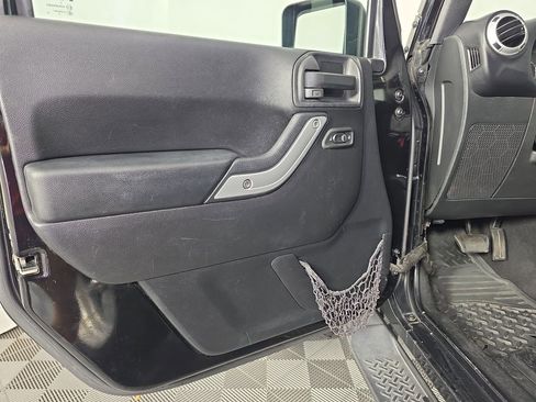 Used 2016 Jeep Wrangler Sahara AWD/4WD image 17