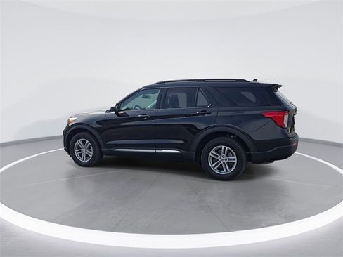 Used 2023 Ford Explorer XLT image 6