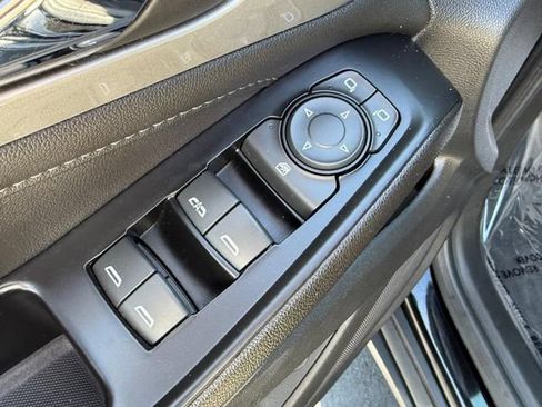 Used 2023 Chevrolet Traverse LT FWD image 17