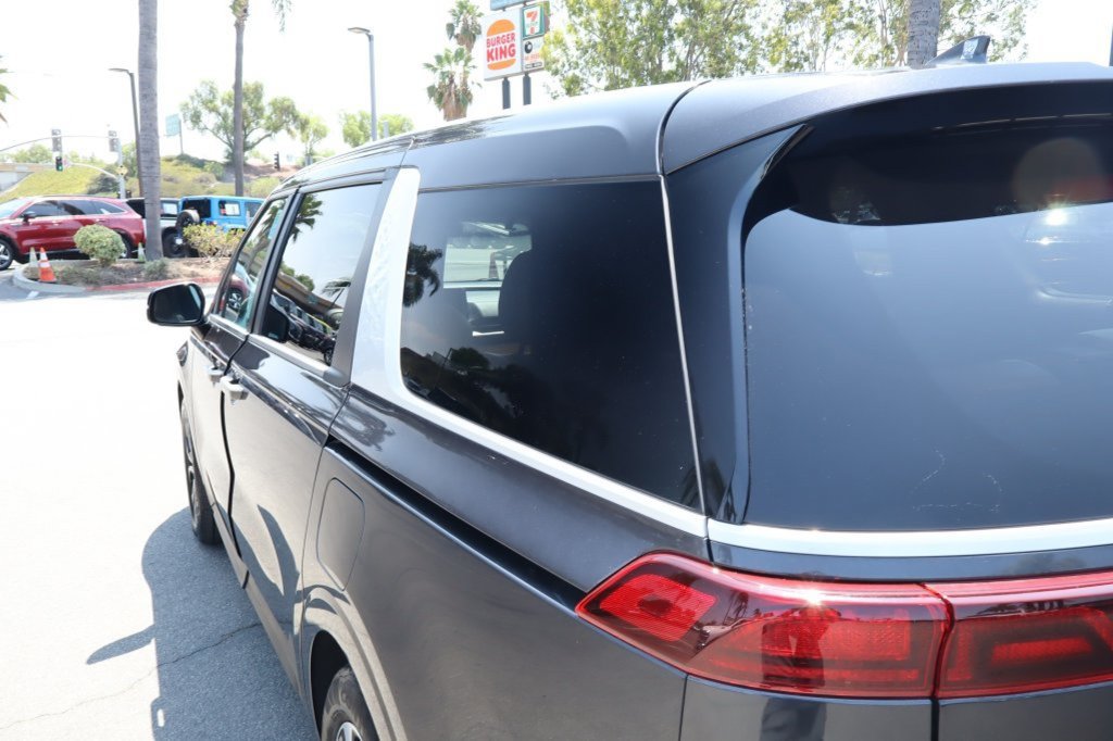 Used 2024 Kia Carnival EX FWD image 16