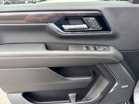New 2026 GMC Yukon XL Elevation w/ LPO, Get Active Package AWD/4WD image 10
