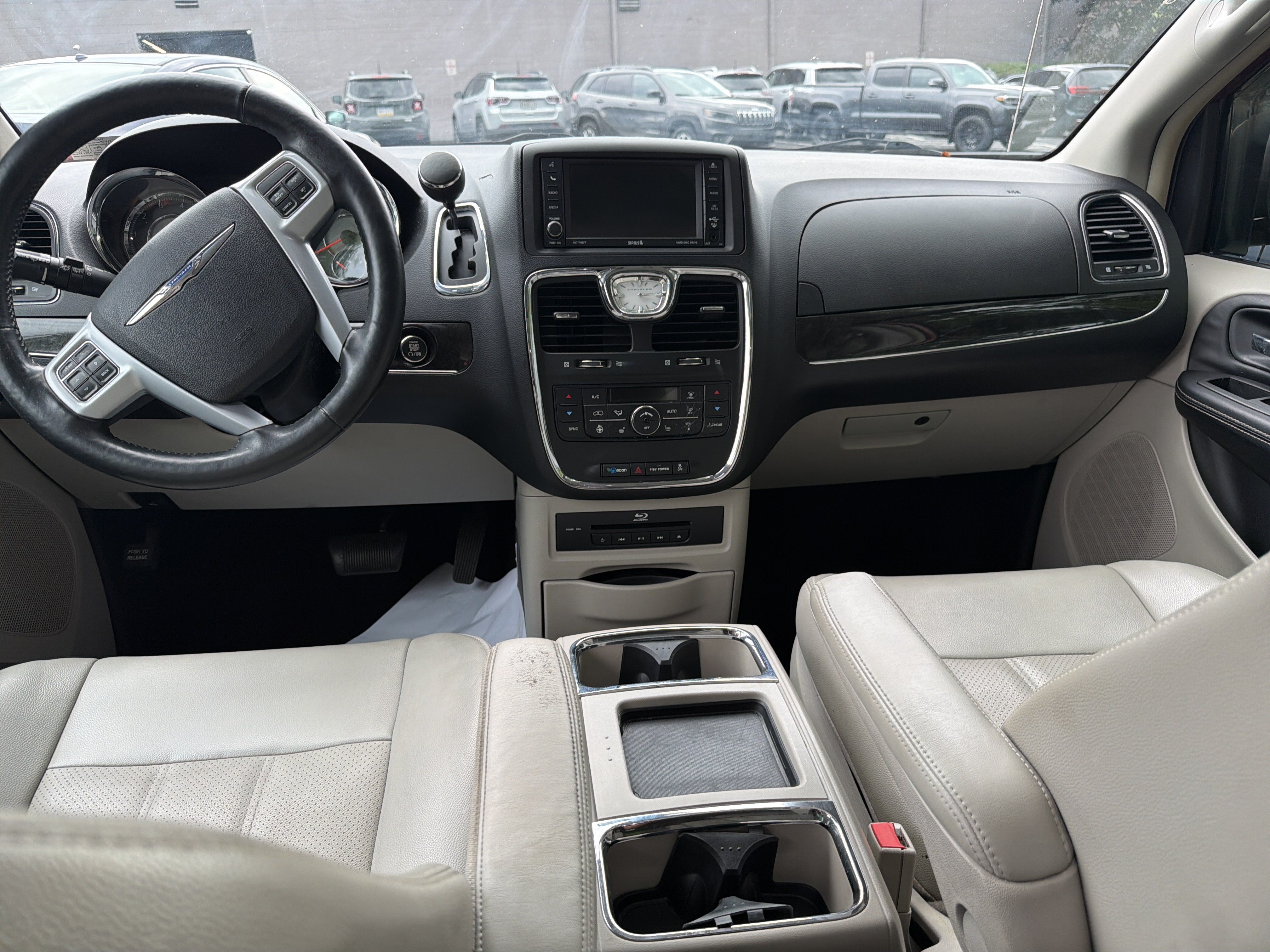 Used 2014 Chrysler Town & Country Touring-L w/ Driver Convenience Group FWD image 12