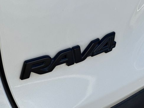 Used 2020 Toyota RAV4 Limited FWD image 40
