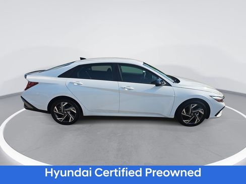Certified 2025 Hyundai Elantra SEL FWD image 4