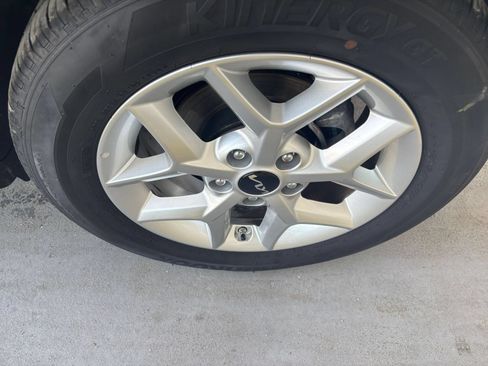 Used 2025 Kia Soul LX w/ LX Technology Package FWD image 29