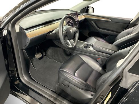Certified 2023 Tesla Model Y Long Range AWD/4WD image 9