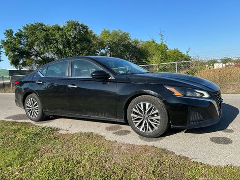 Used 2023 Nissan Altima 2.5 SV image 7