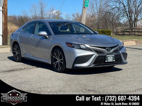 Used 2021 Toyota Camry SE FWD image 8