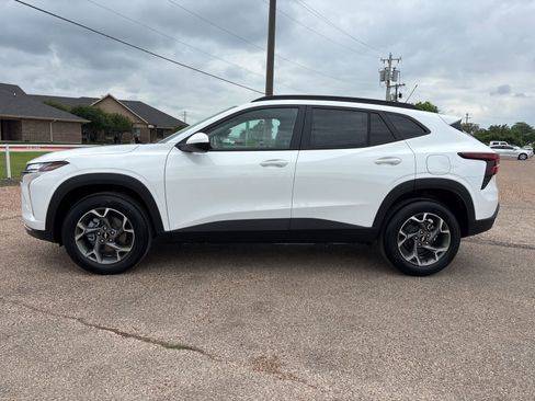 New 2026 Chevrolet Trax LT w/ LT Convenience Package image 2