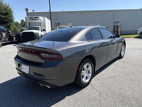 Used 2019 Dodge Charger SXT RWD image 8