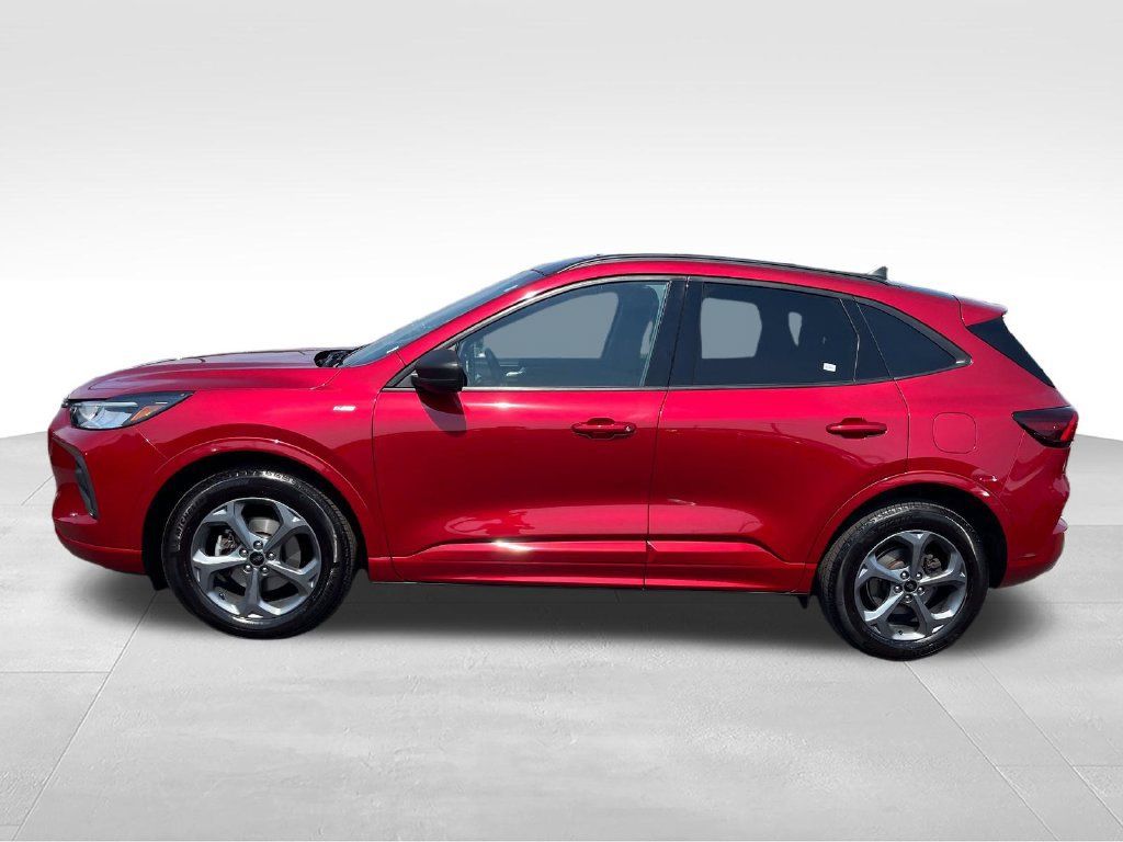 Used 2023 Ford Escape ST-Line w/ Tech Pack #1 AWD/4WD image 2