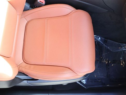 Used 2023 Mercedes-Benz C 300 Sedan w/ Exclusive Trim Package image 34